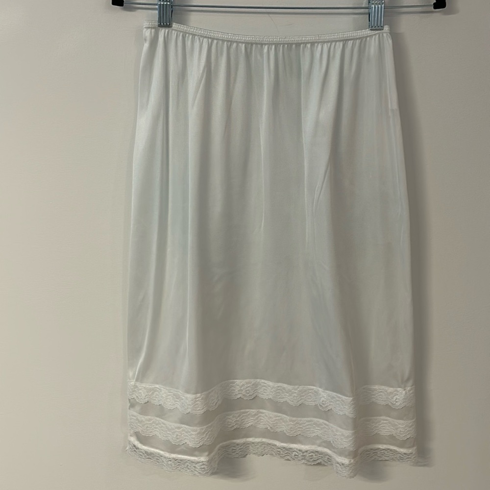 Vintage Caroll Reid white lace trimmed slip